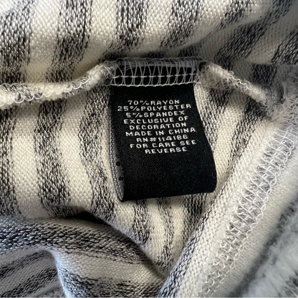 Verve’ ami gray and white striped, super soft top SZ MED - Picture 4 of 4
